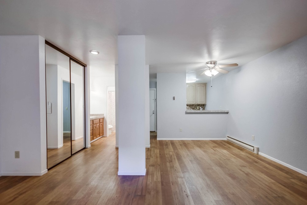 Virtual tour photo 18 of 36 for 1611 Hotel Cir S