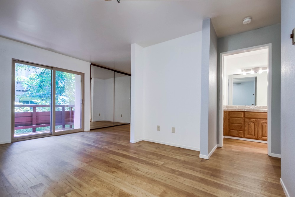 Virtual tour photo 20 of 36 for 1611 Hotel Cir S