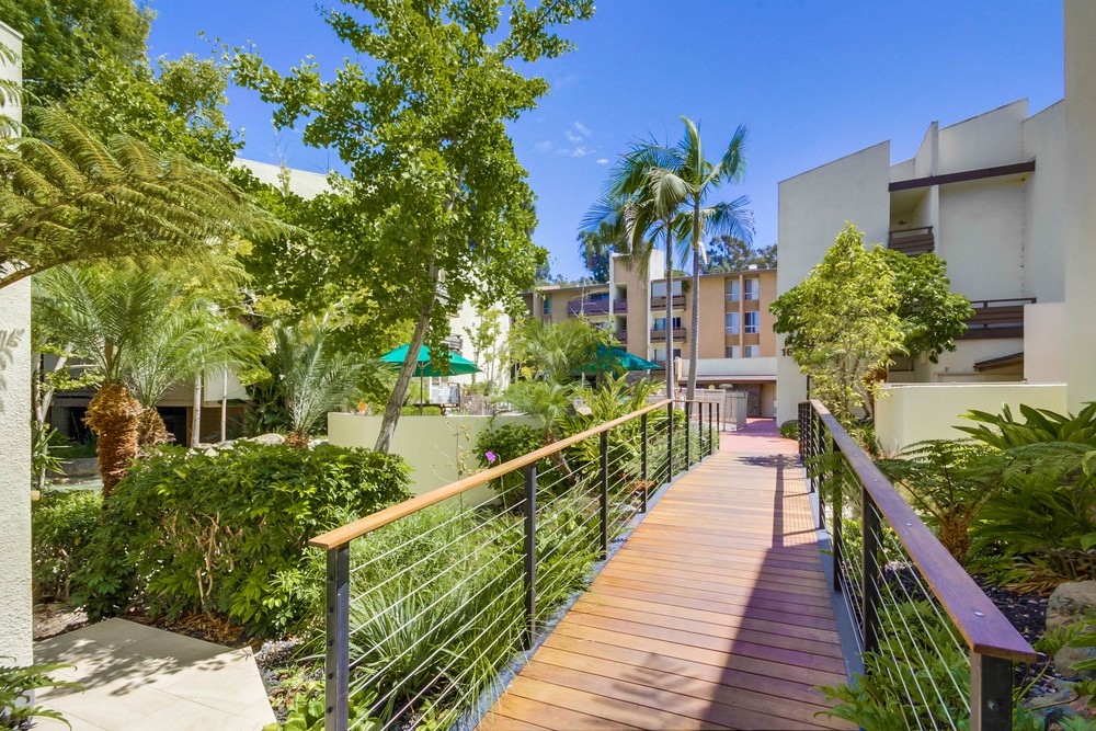 Virtual tour photo 26 of 36 for 1611 Hotel Cir S
