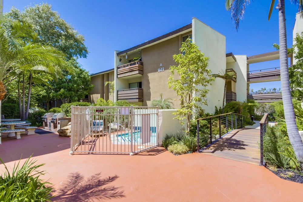 Virtual tour photo 27 of 36 for 1611 Hotel Cir S