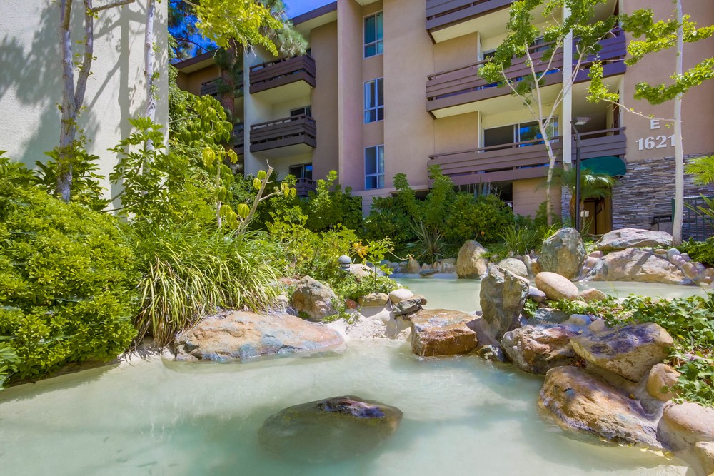 Virtual tour photo 31 of 36 for 1611 Hotel Cir S