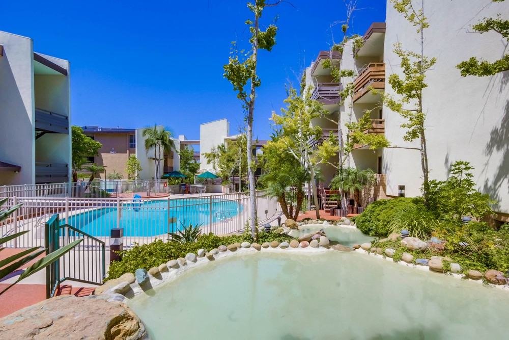 Virtual tour photo 32 of 36 for 1611 Hotel Cir S