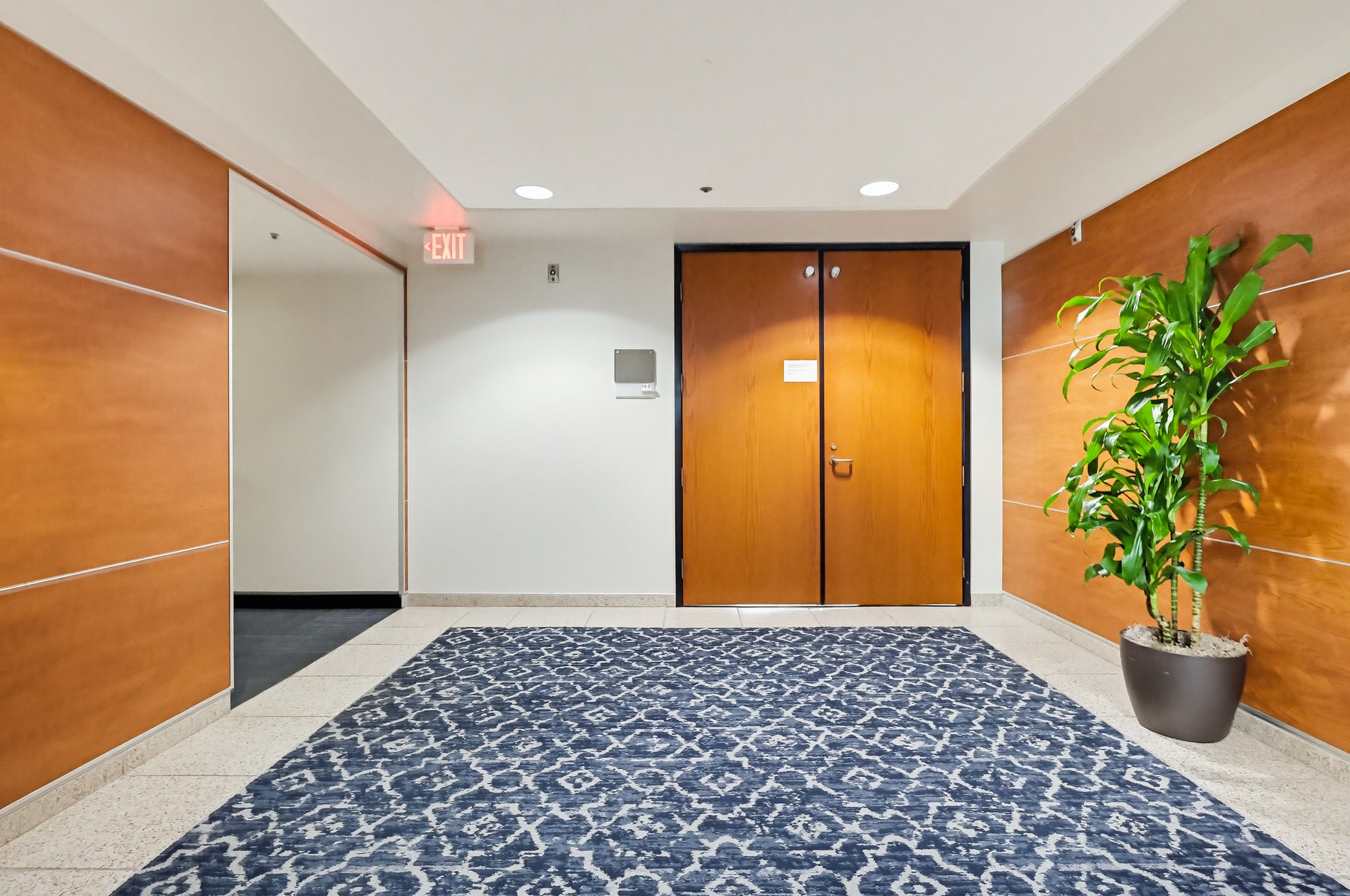 Virtual tour photo 9 of 167 for 16133 Ventura Blvd