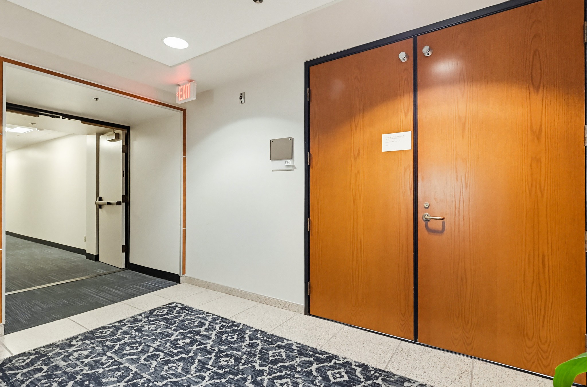 Virtual tour photo 10 of 167 for 16133 Ventura Blvd