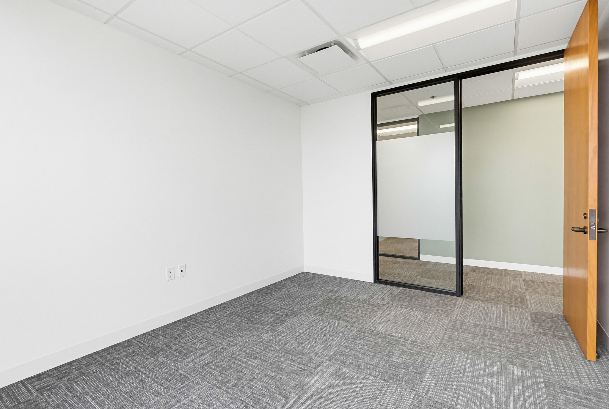 Virtual tour photo 43 of 167 for 16133 Ventura Blvd