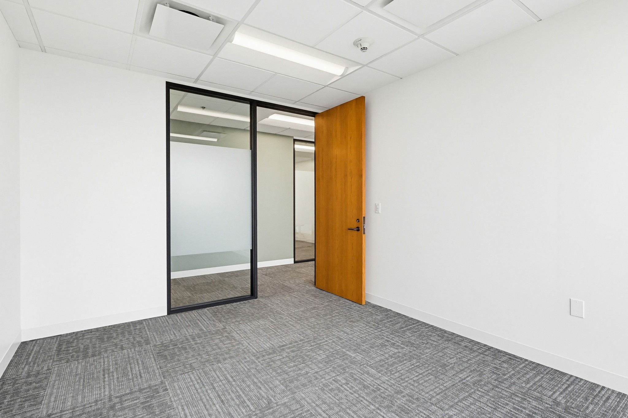 Virtual tour photo 44 of 167 for 16133 Ventura Blvd