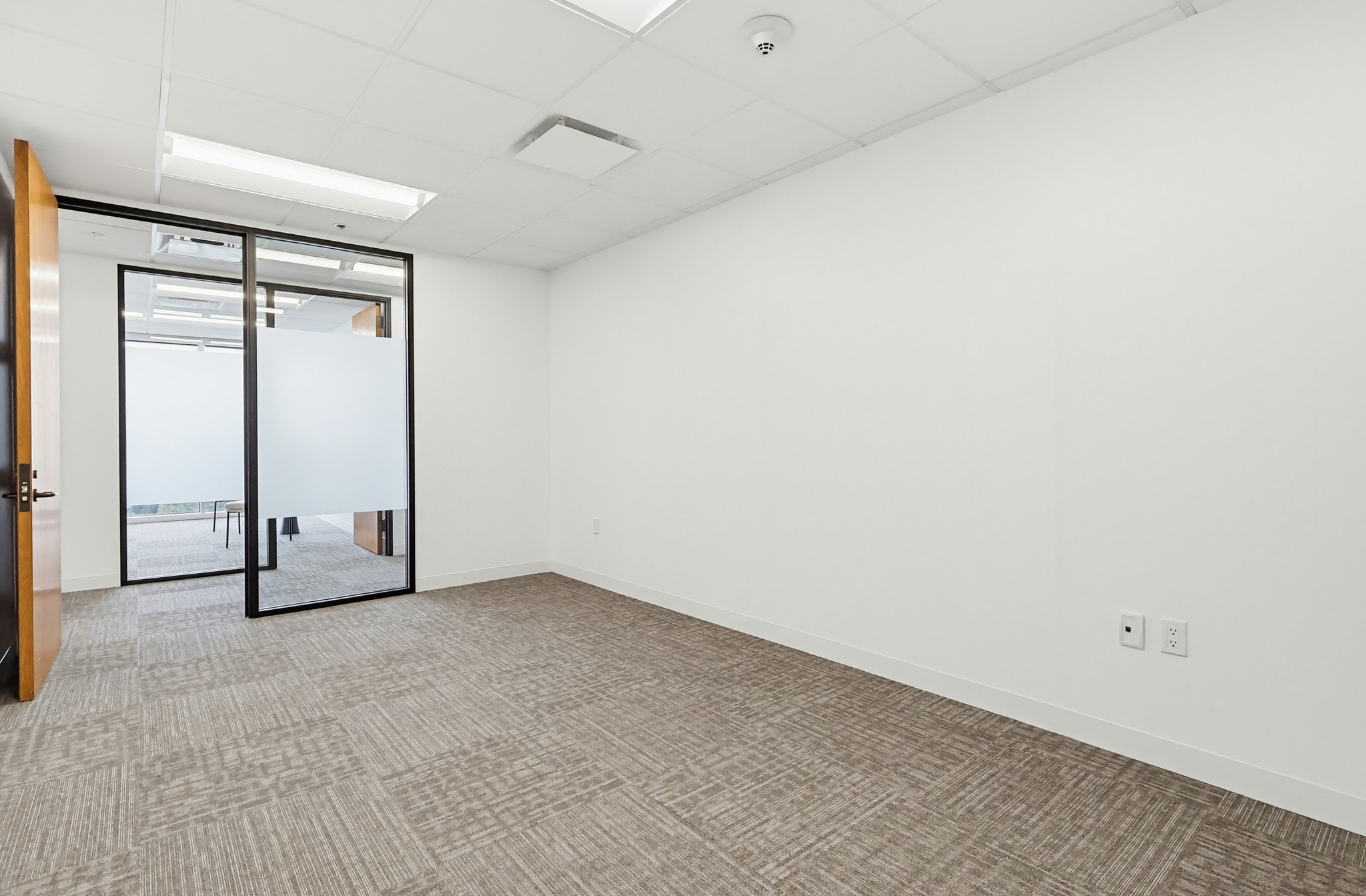 Virtual tour photo 52 of 167 for 16133 Ventura Blvd