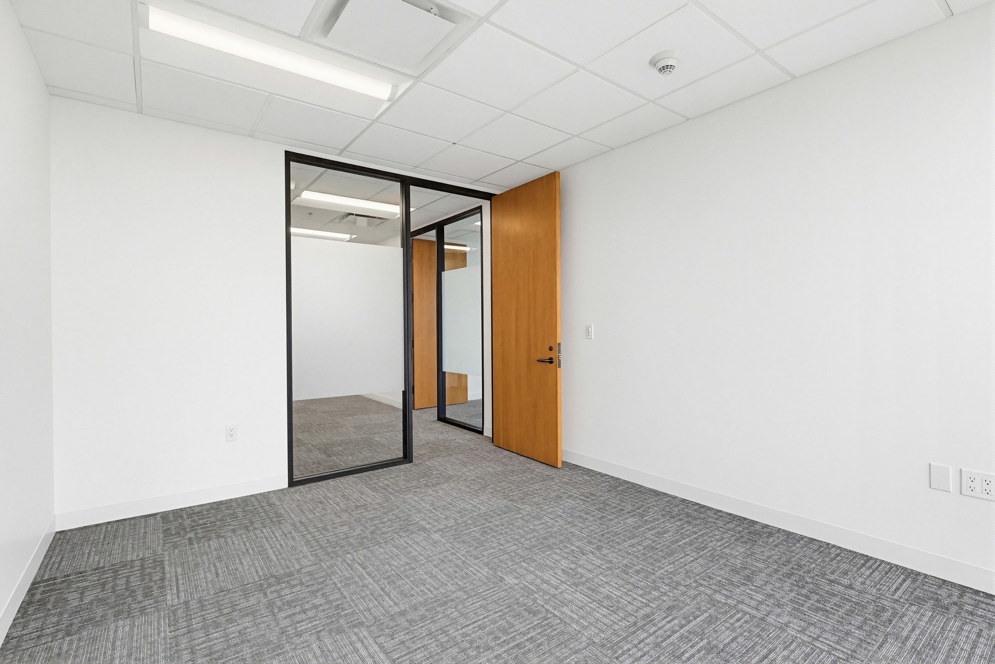 Virtual tour photo 77 of 167 for 16133 Ventura Blvd