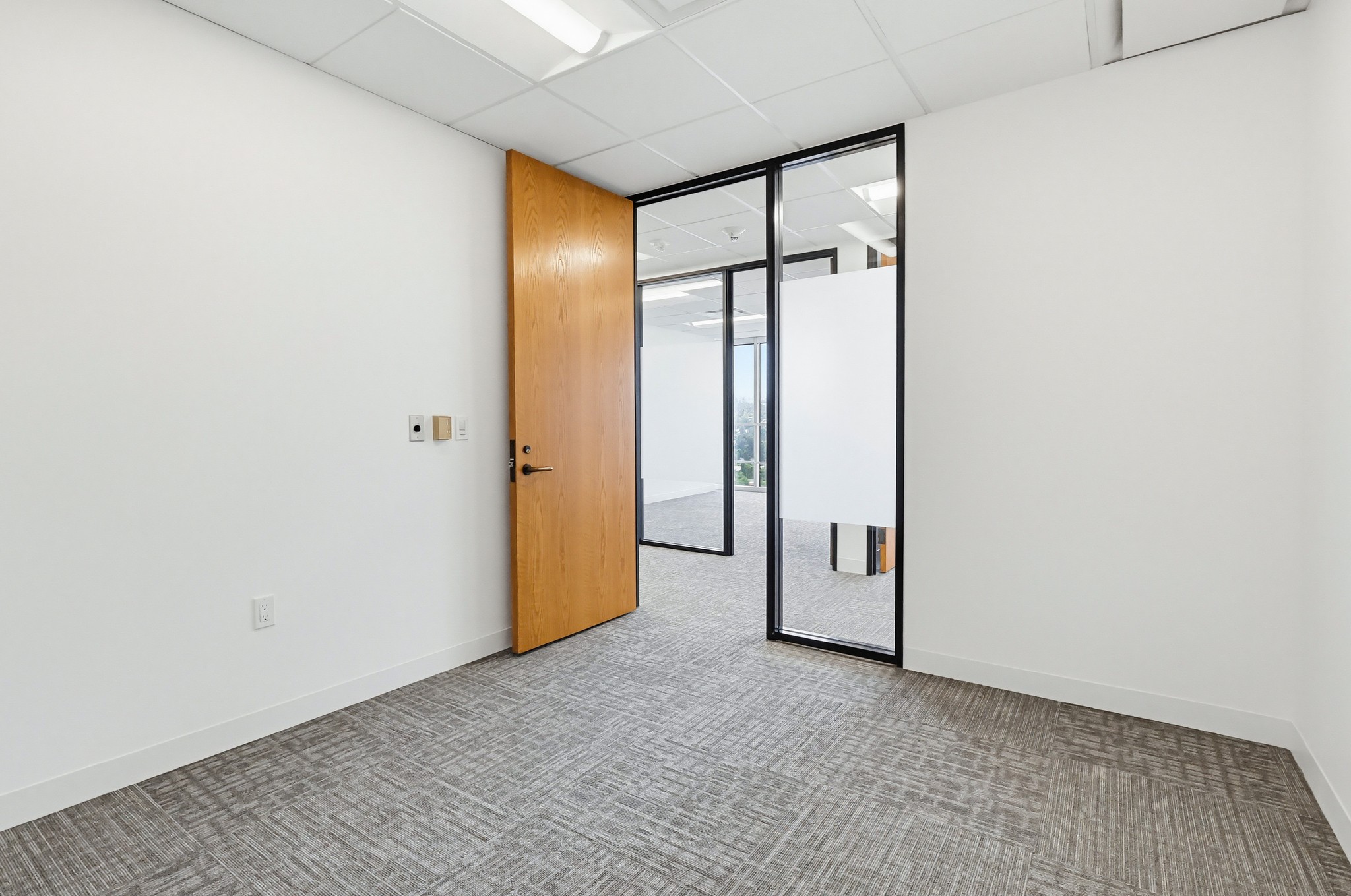 Virtual tour photo 94 of 167 for 16133 Ventura Blvd