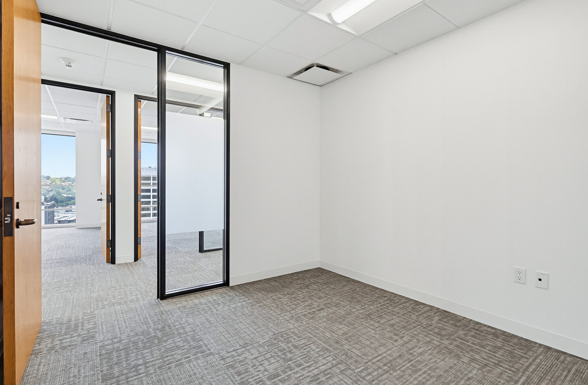 Virtual tour photo 95 of 167 for 16133 Ventura Blvd