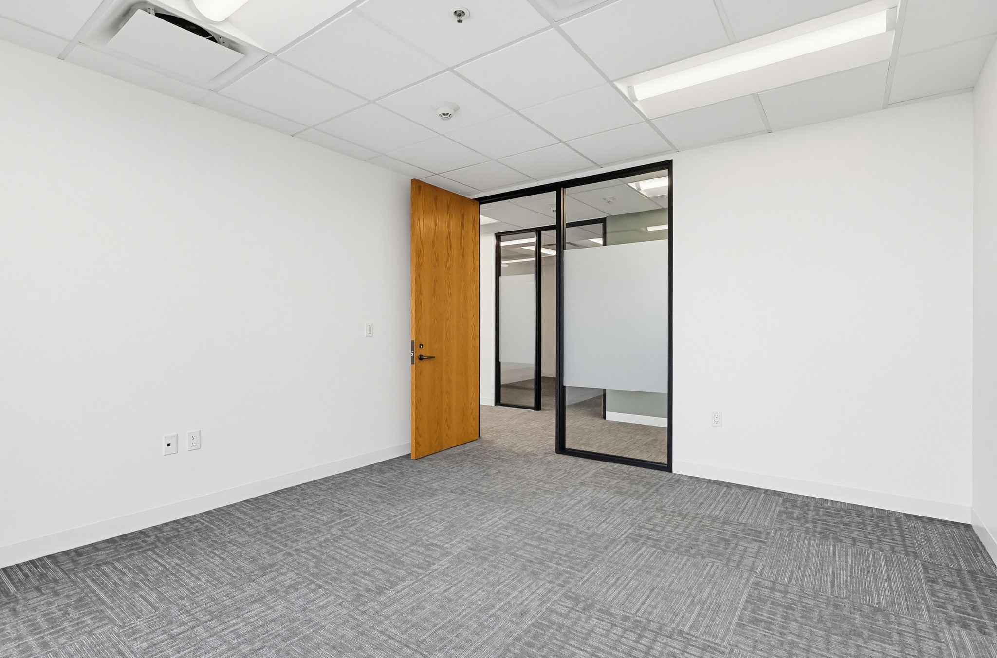 Virtual tour photo 98 of 167 for 16133 Ventura Blvd