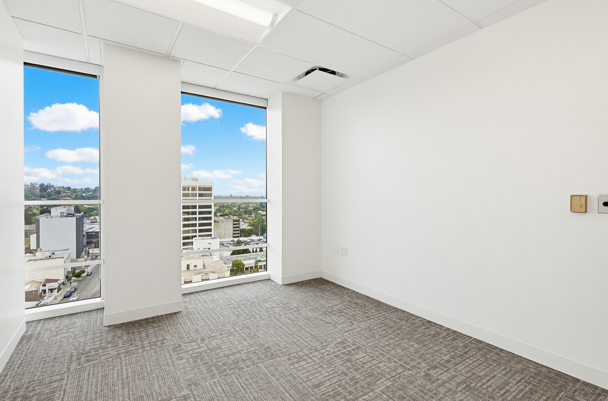 Virtual tour photo 107 of 167 for 16133 Ventura Blvd