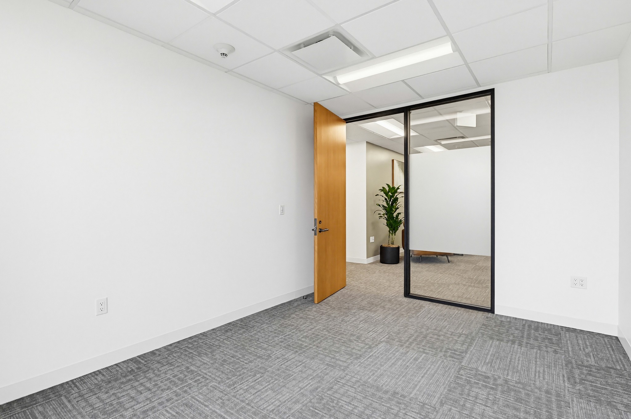 Virtual tour photo 112 of 167 for 16133 Ventura Blvd
