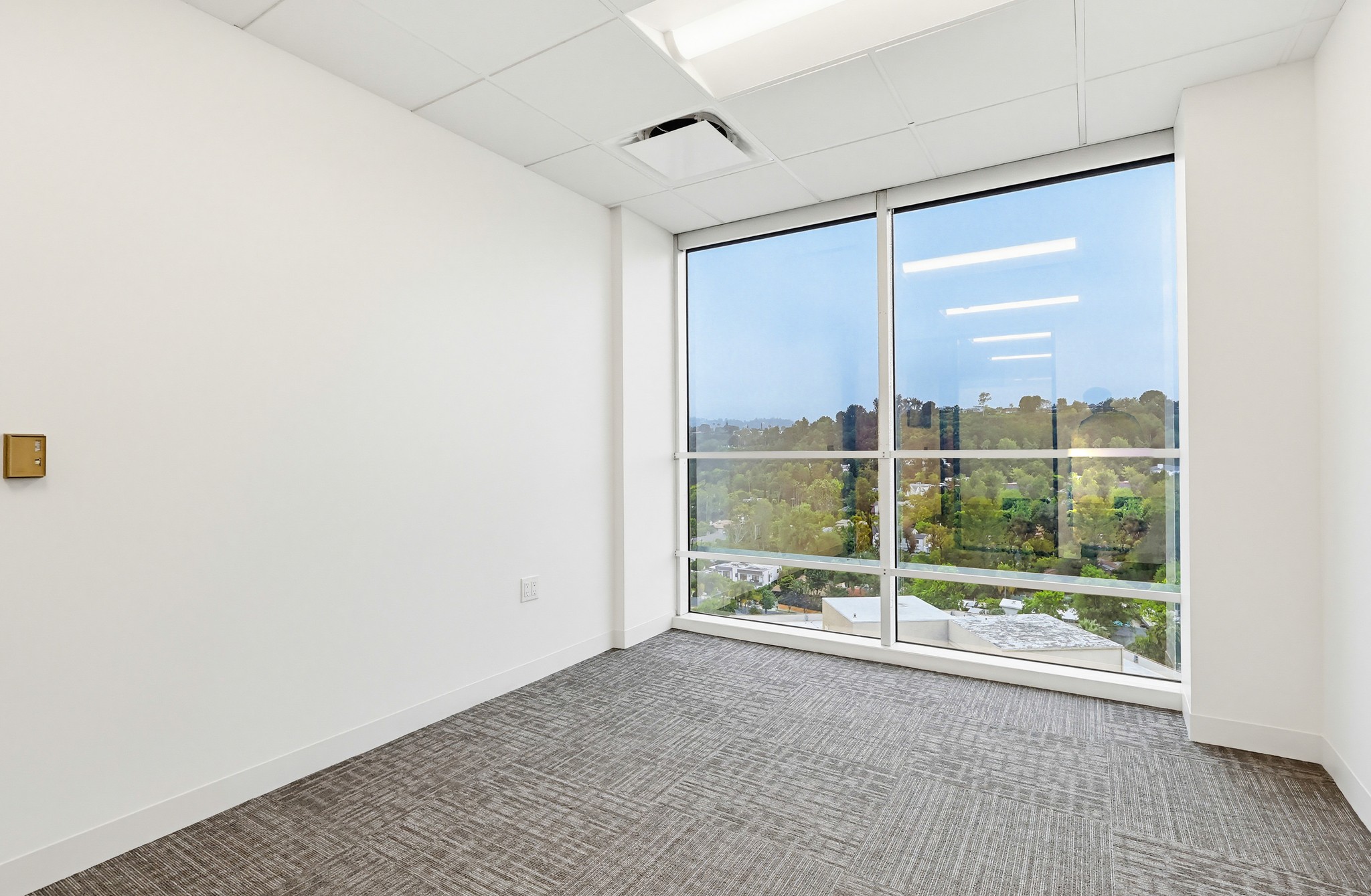 Virtual tour photo 129 of 167 for 16133 Ventura Blvd