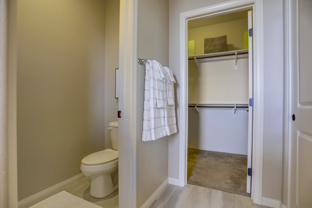 Virtual tour photo 27 of 68 for 16145 Veridian Cir