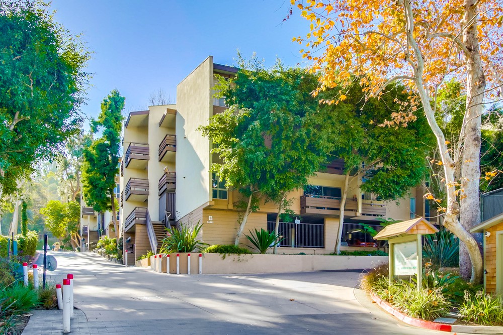 Virtual tour photo 1 of 39 for 1615 Hotel Cir S Unit D 212
