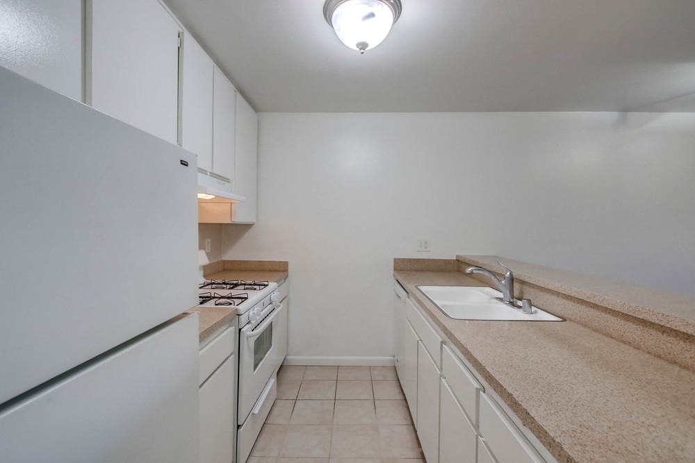 Virtual tour photo 11 of 39 for 1615 Hotel Cir S Unit D 212