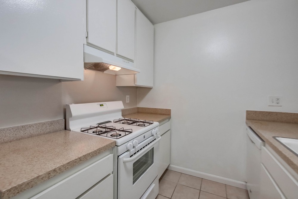 Virtual tour photo 13 of 39 for 1615 Hotel Cir S Unit D 212