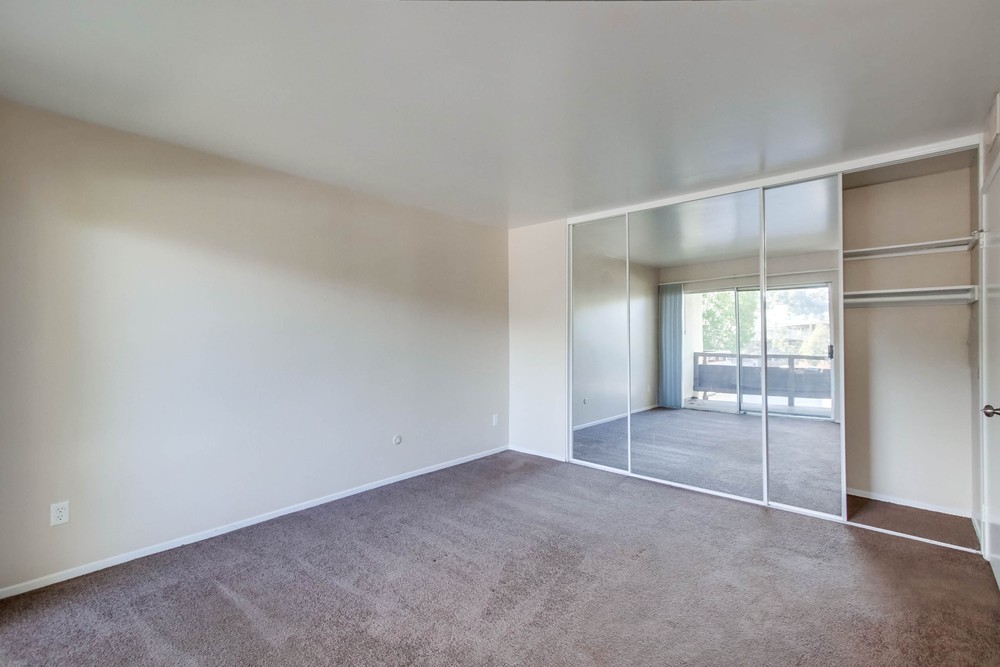 Virtual tour photo 17 of 39 for 1615 Hotel Cir S Unit D 212