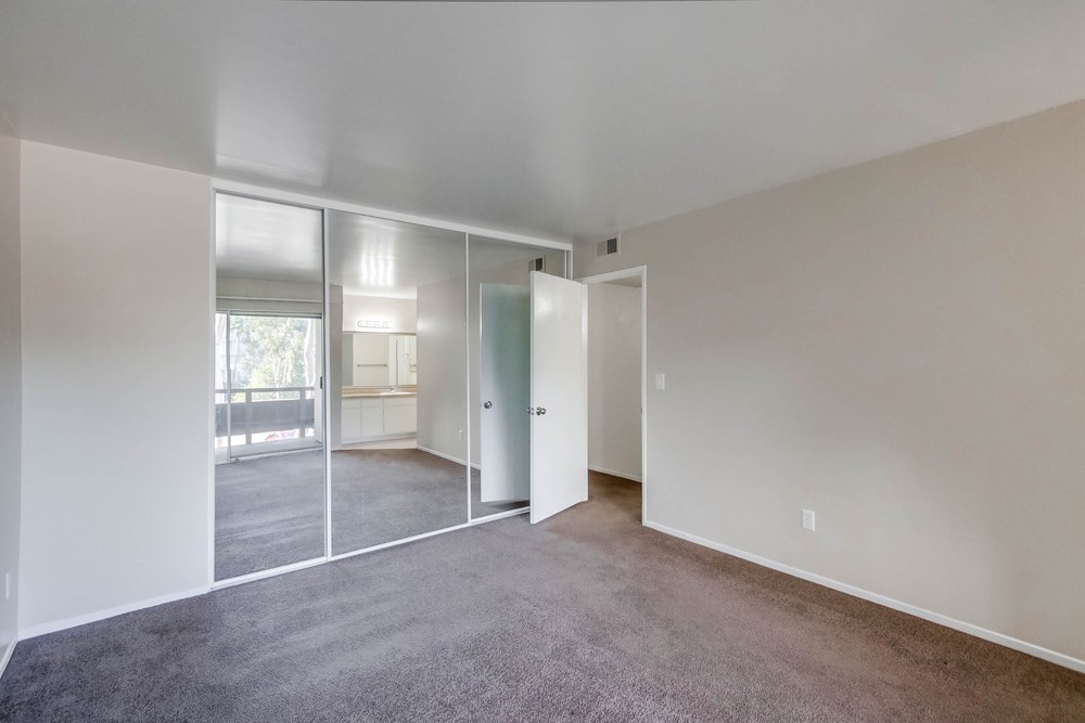 Virtual tour photo 18 of 39 for 1615 Hotel Cir S Unit D 212
