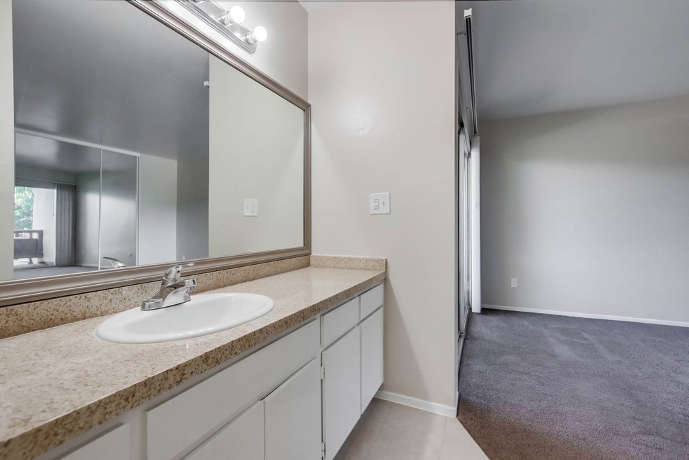 Virtual tour photo 21 of 39 for 1615 Hotel Cir S Unit D 212