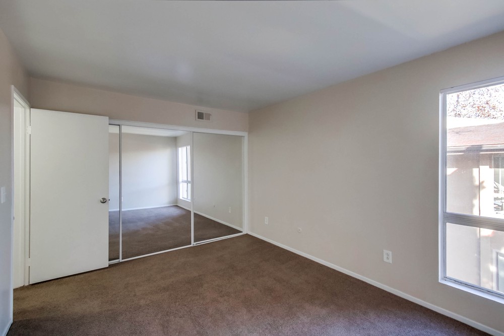 Virtual tour photo 26 of 39 for 1615 Hotel Cir S Unit D 212