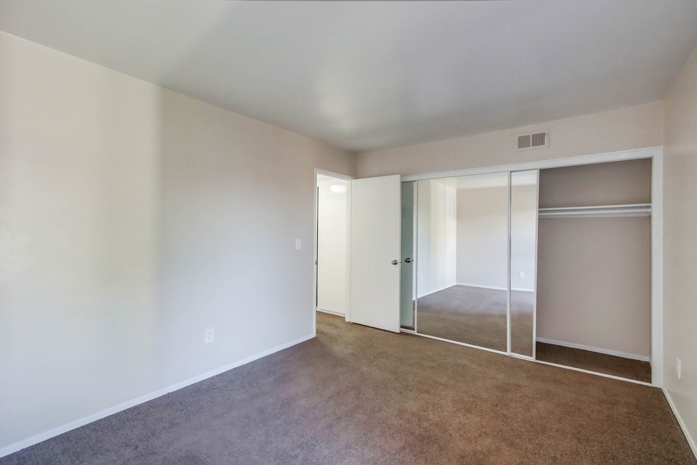 Virtual tour photo 27 of 39 for 1615 Hotel Cir S Unit D 212