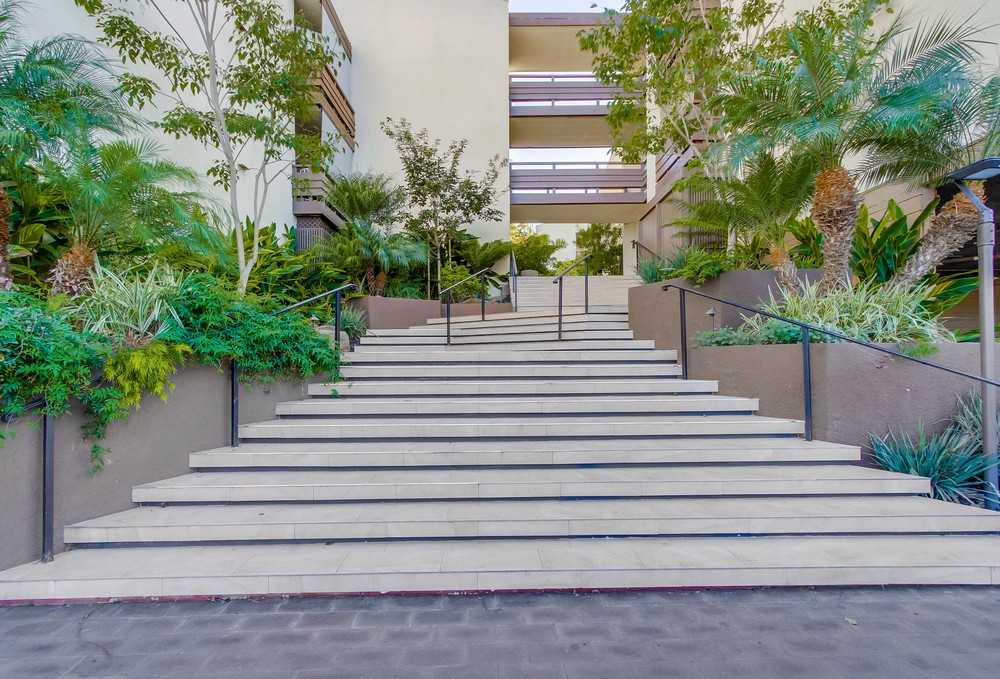 Virtual tour photo 3 of 65 for 1621 Hotel Cir S