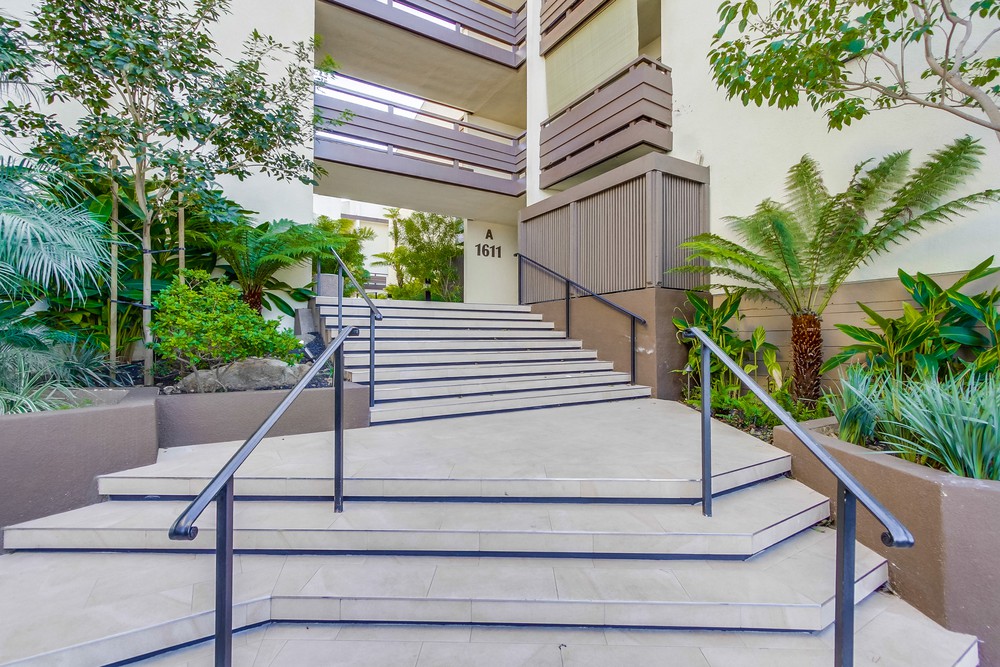 Virtual tour photo 4 of 65 for 1621 Hotel Cir S
