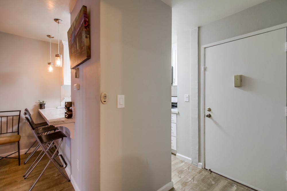 Virtual tour photo 8 of 27 for 1621 Hotel Cir S e130