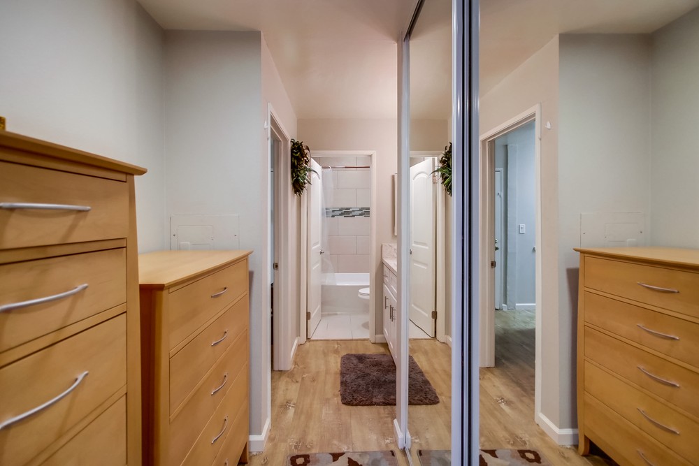 Virtual tour photo 22 of 27 for 1621 Hotel Cir S e130