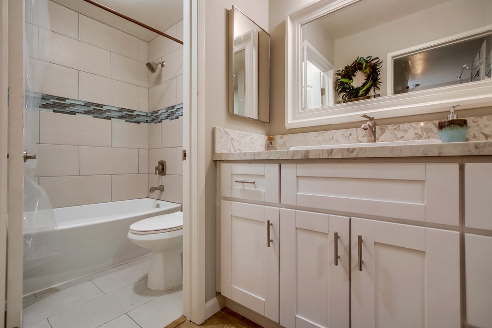Virtual tour photo 23 of 27 for 1621 Hotel Cir S e130