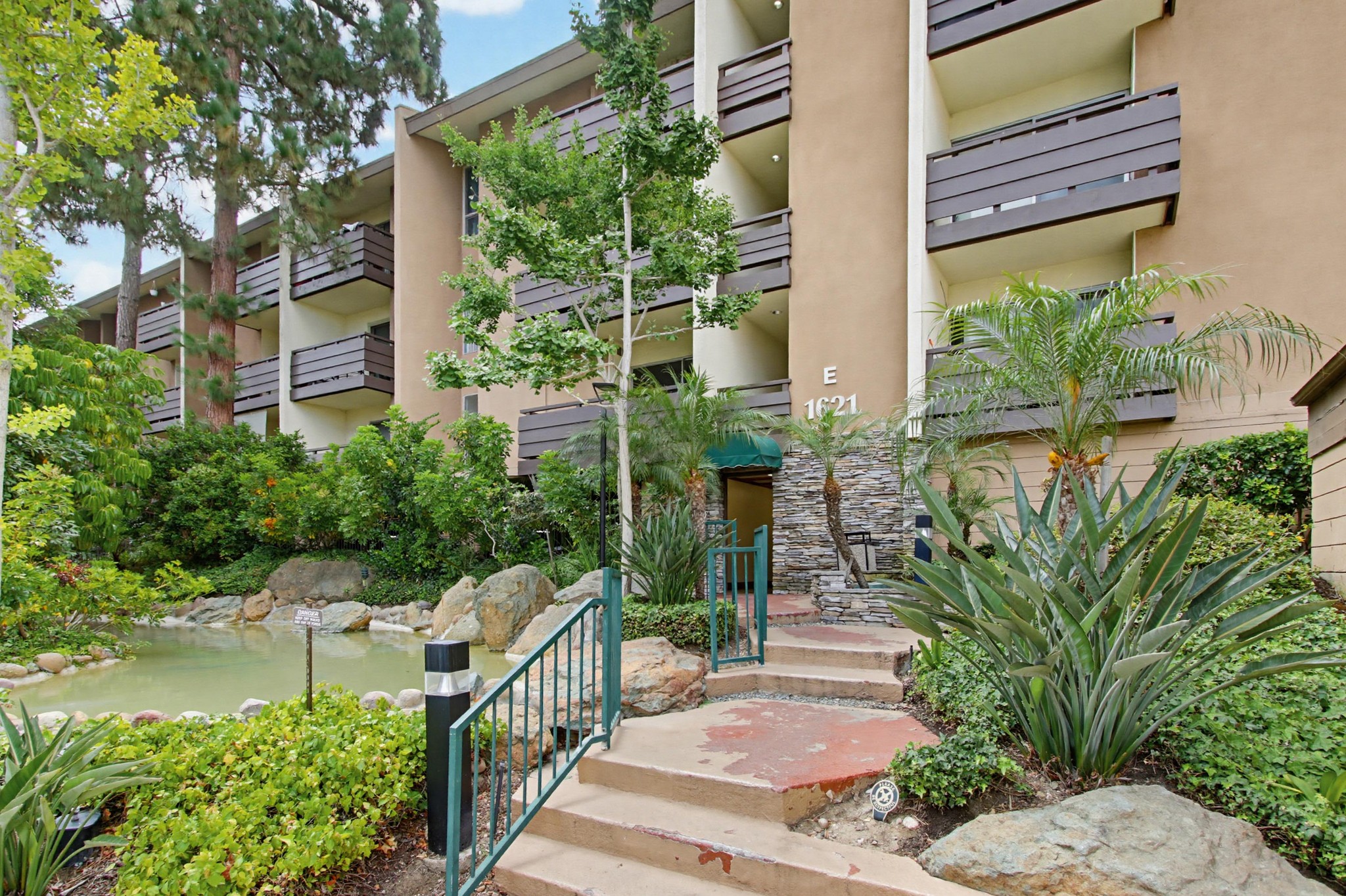 Virtual tour photo 31 of 56 for 1621 Hotel Cir S Unit E231