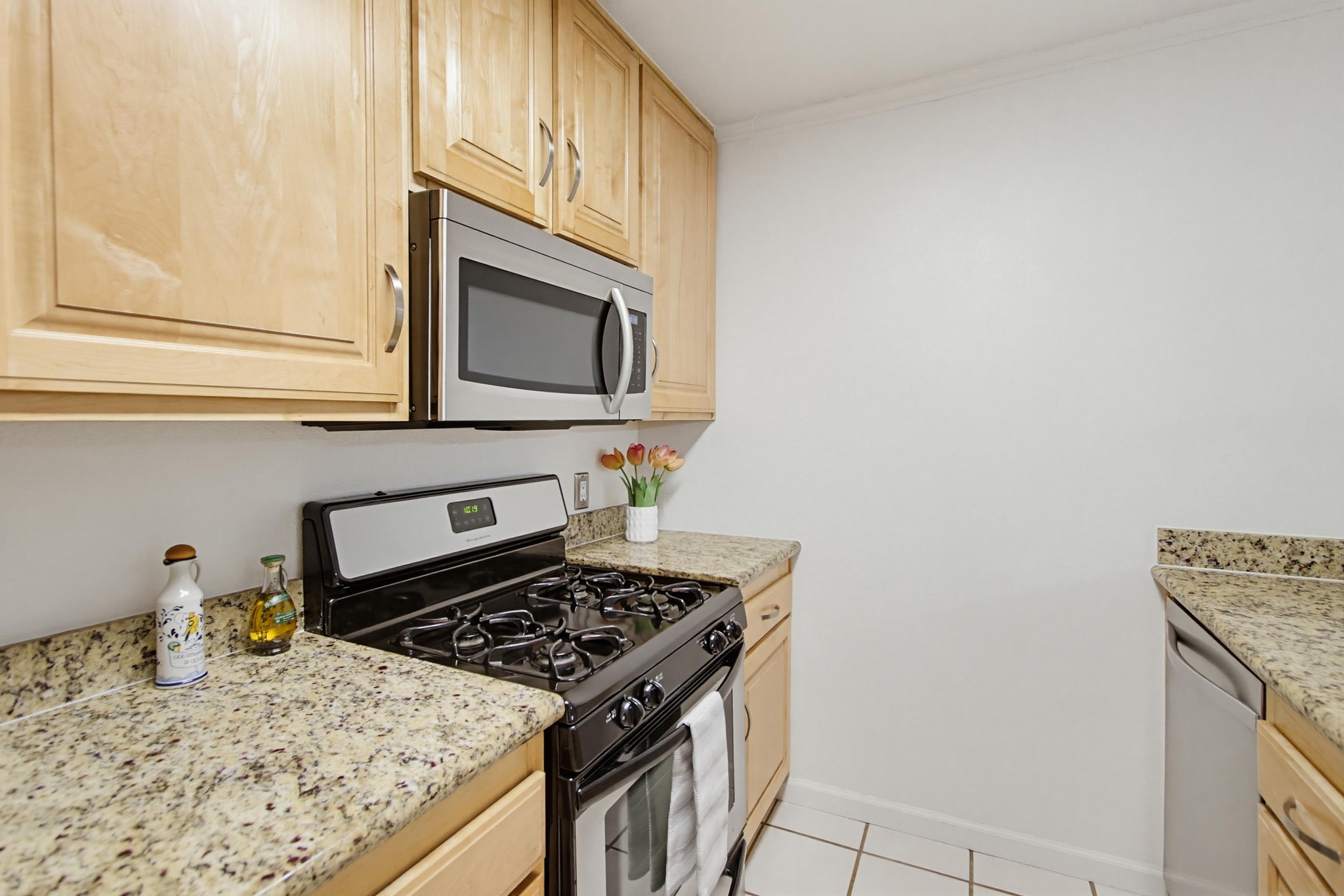 Virtual tour photo 13 of 56 for 1621 Hotel Cir S Unit E231
