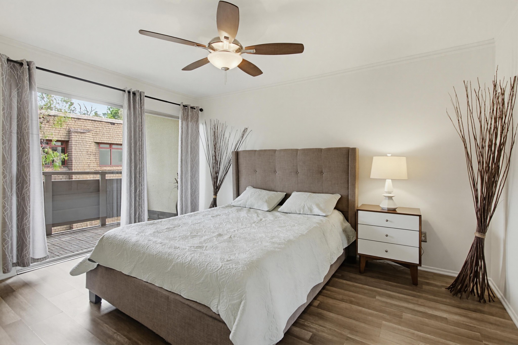 Virtual tour photo 19 of 56 for 1621 Hotel Cir S Unit E231