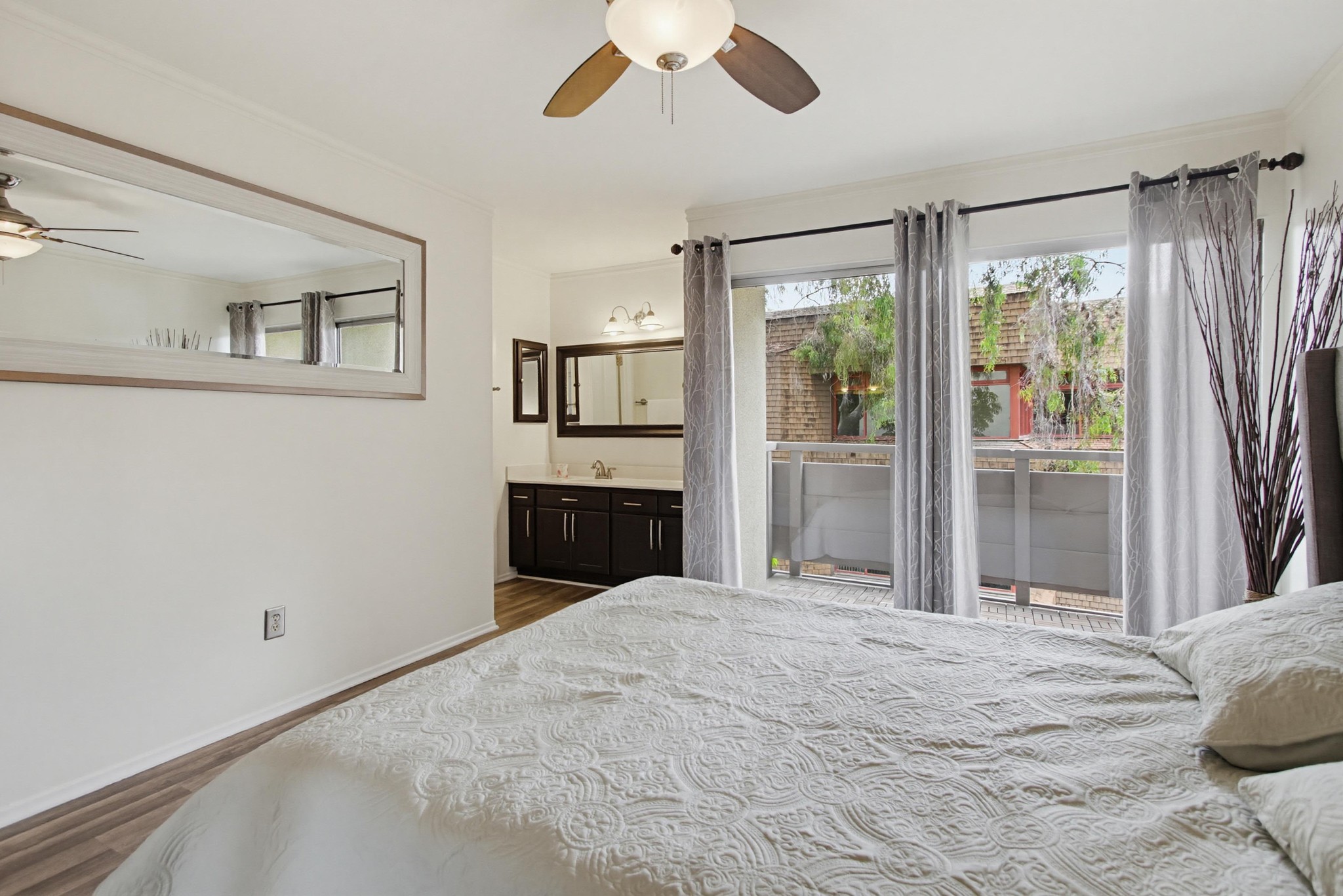 Virtual tour photo 20 of 56 for 1621 Hotel Cir S Unit E231