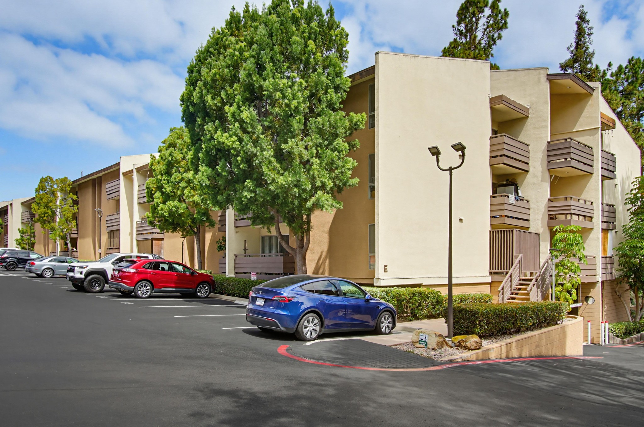Virtual tour photo 40 of 56 for 1621 Hotel Cir S Unit E231