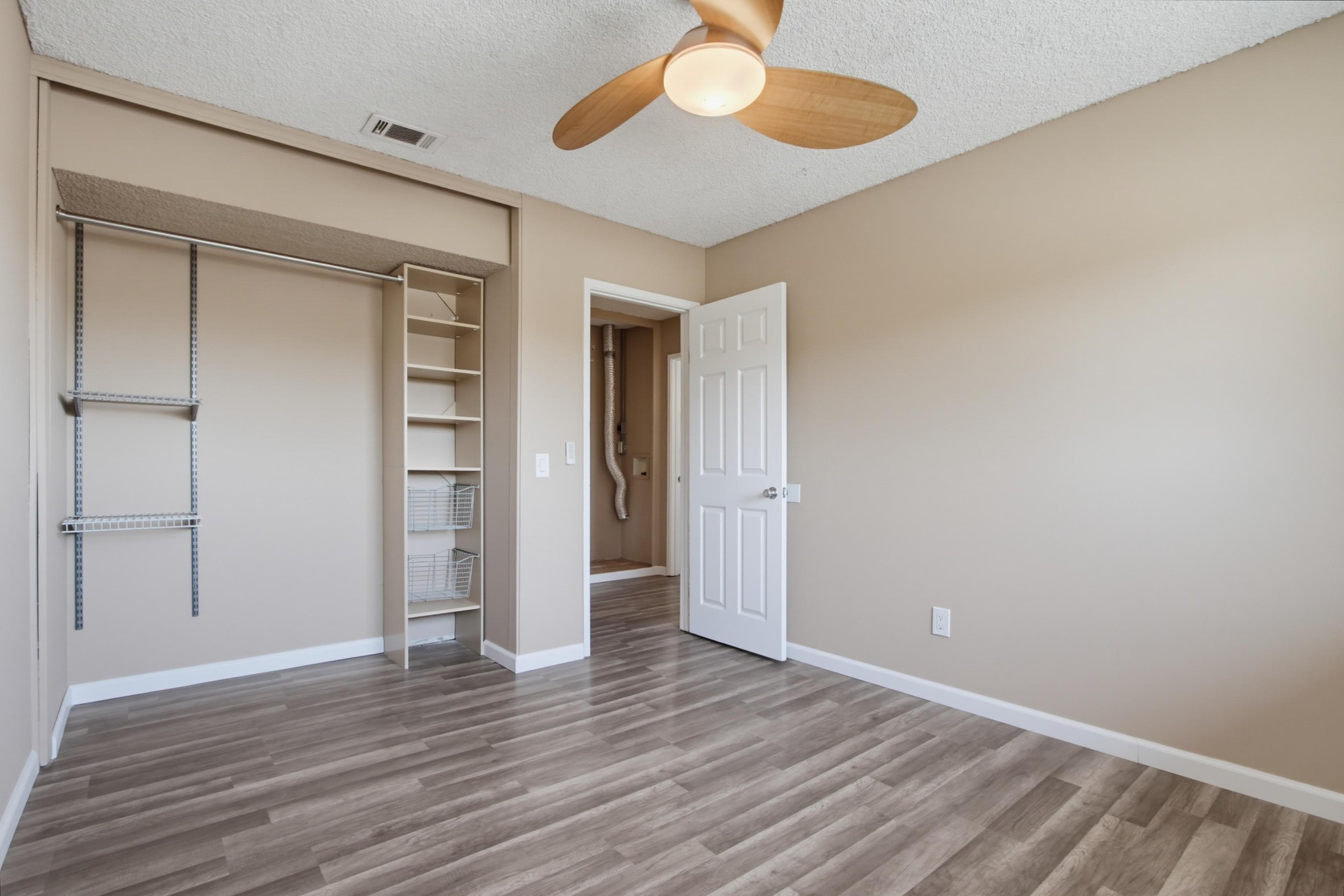 Virtual tour photo 28 of 37 for 1626 Rue De Valle