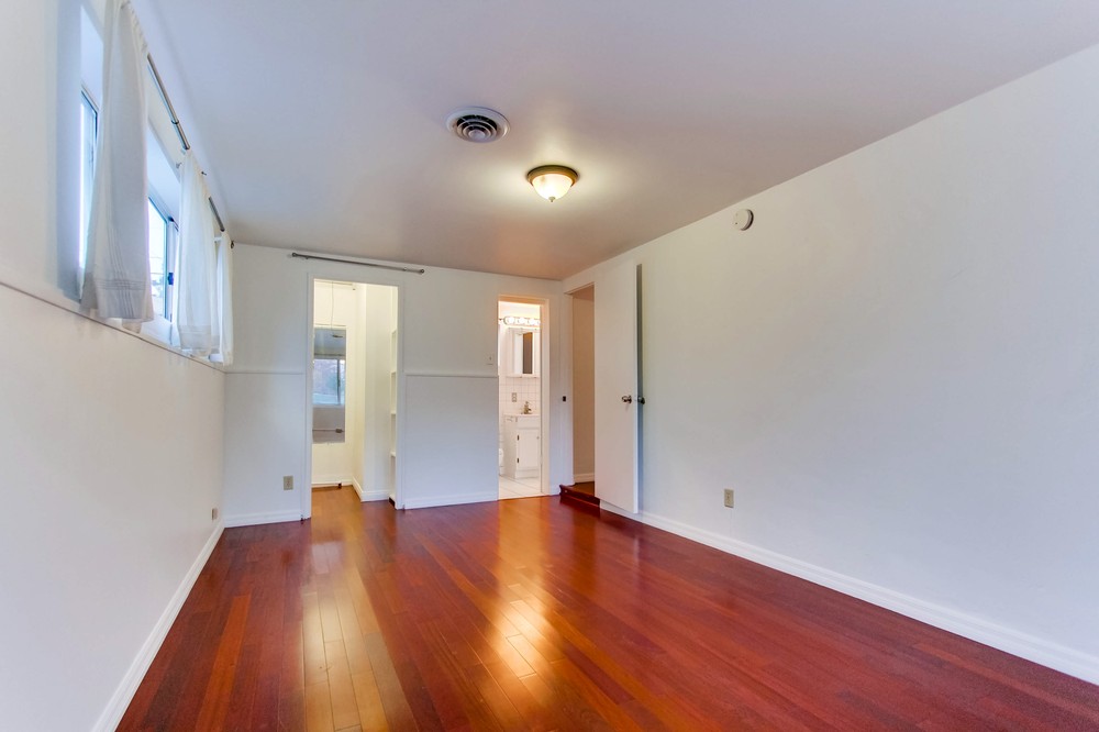 Virtual tour photo 16 of 50 for 1627 Catalina Boulevard
