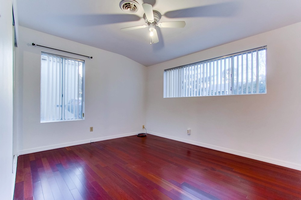 Virtual tour photo 18 of 50 for 1627 Catalina Boulevard