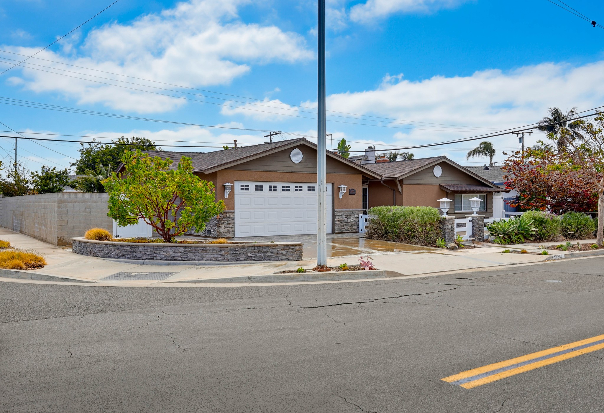 Virtual tour photo 3 of 73 for 16302 Nassau Ln