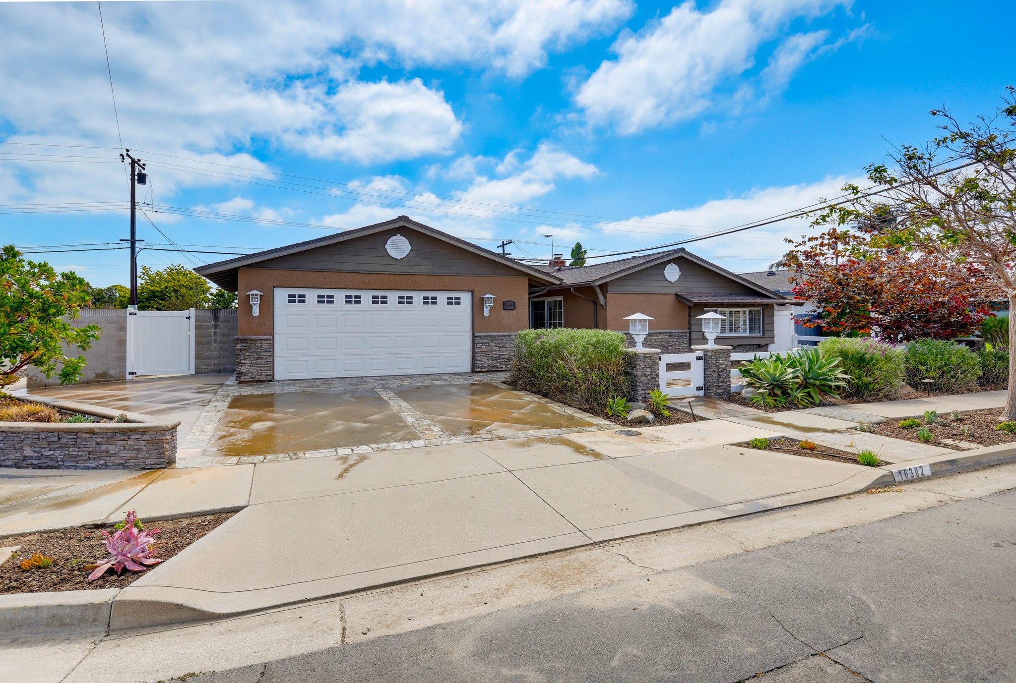 Virtual tour photo 4 of 73 for 16302 Nassau Ln