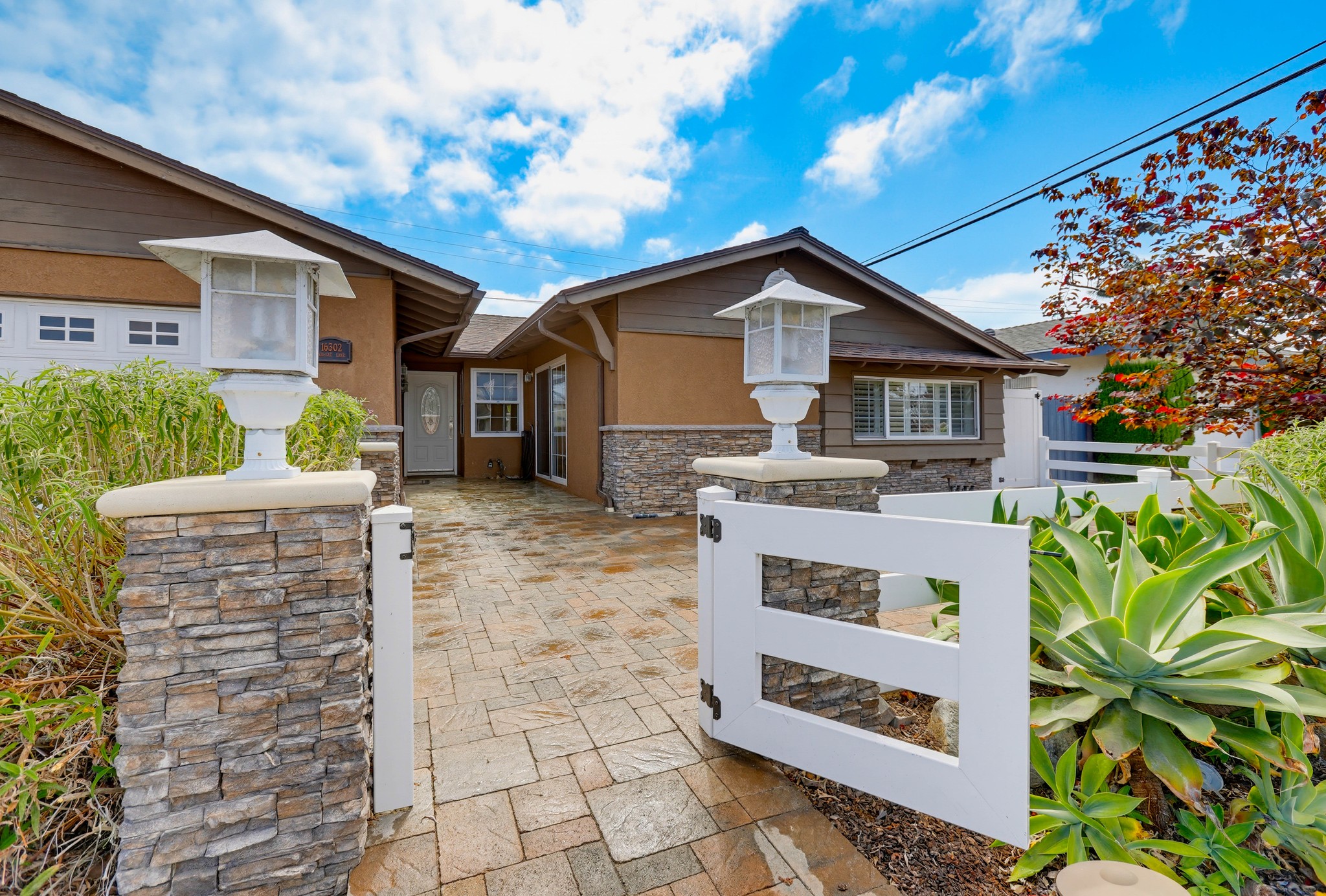 Virtual tour photo 6 of 73 for 16302 Nassau Ln