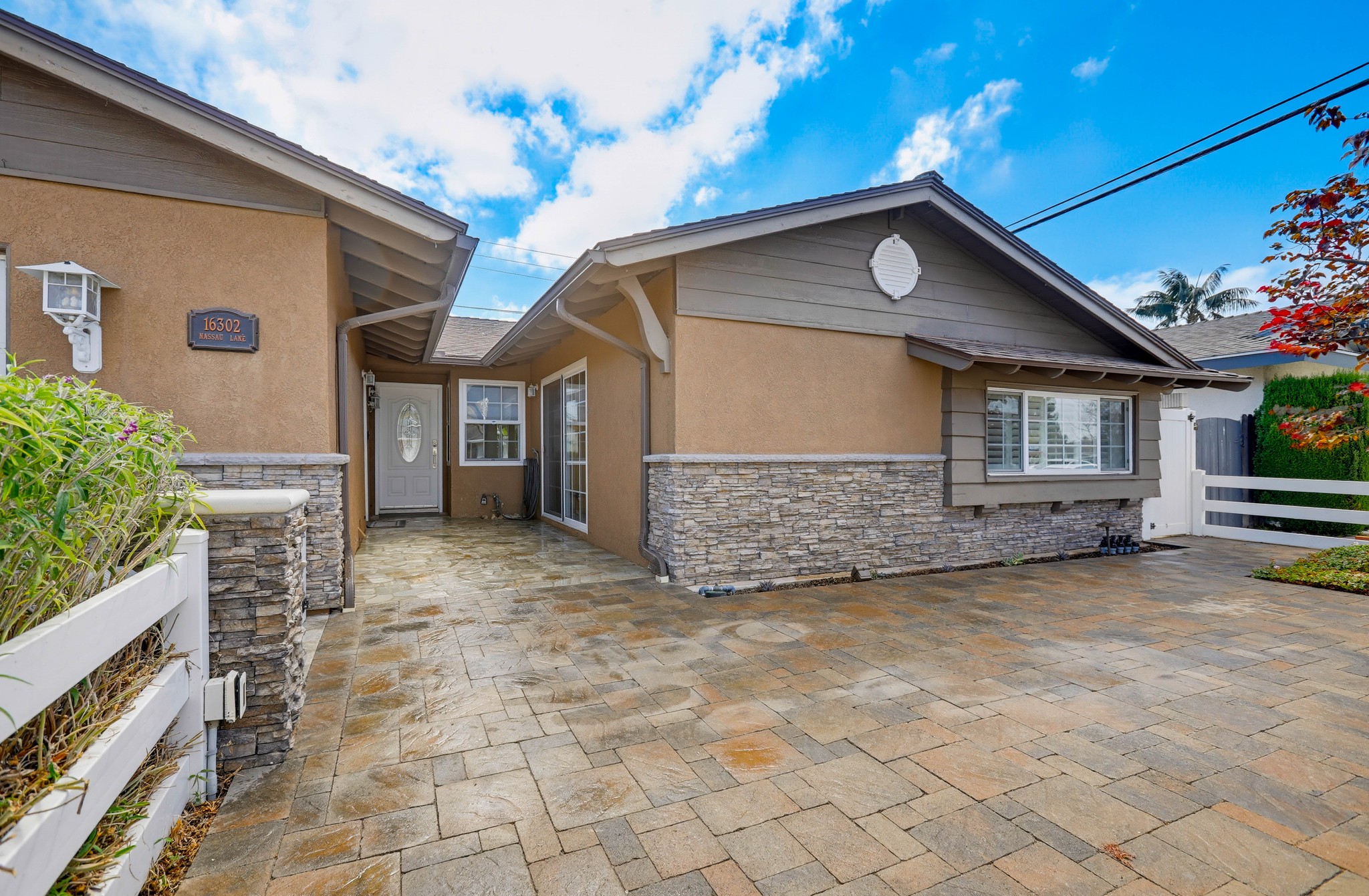 Virtual tour photo 7 of 73 for 16302 Nassau Ln