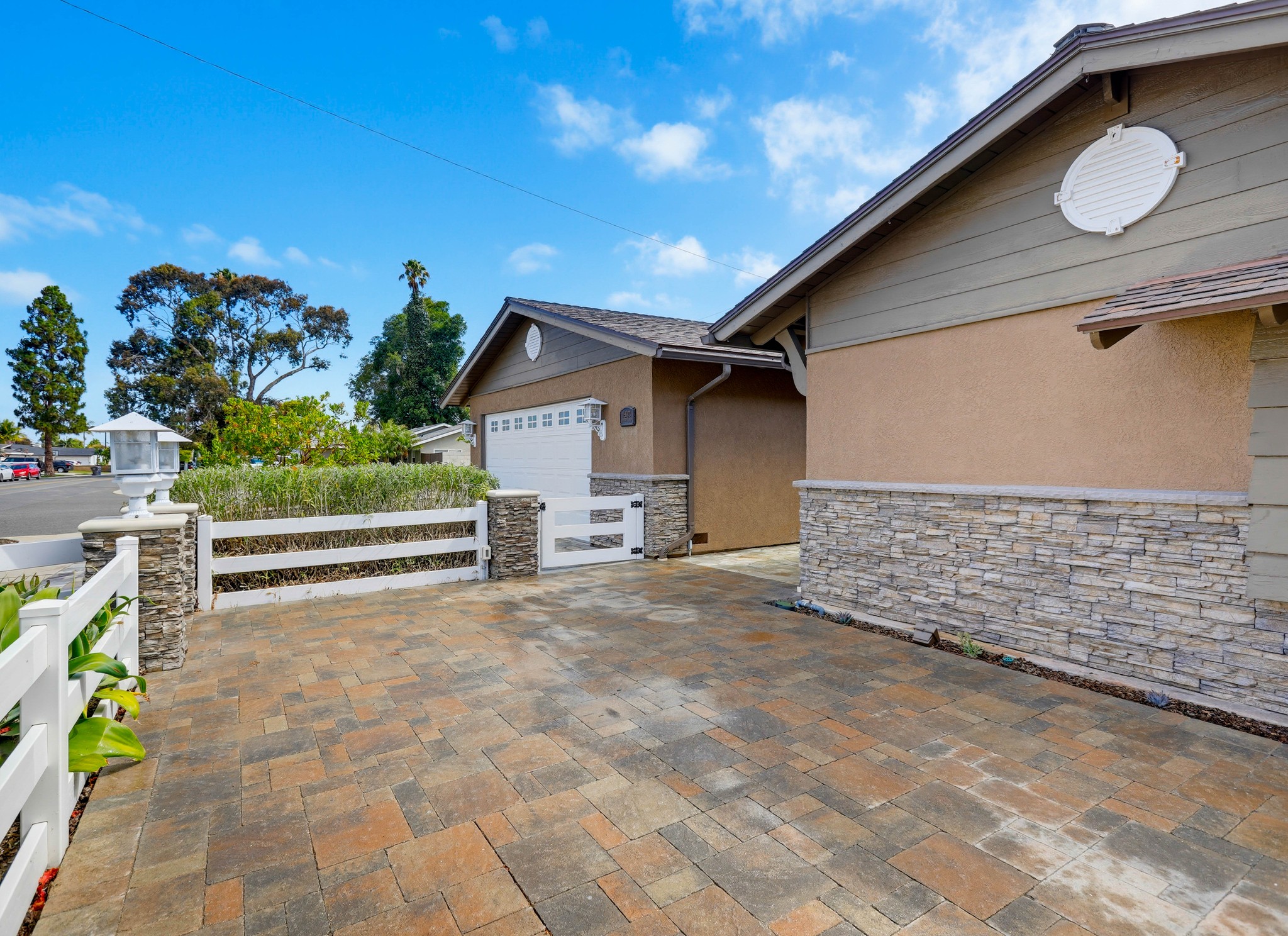 Virtual tour photo 8 of 73 for 16302 Nassau Ln