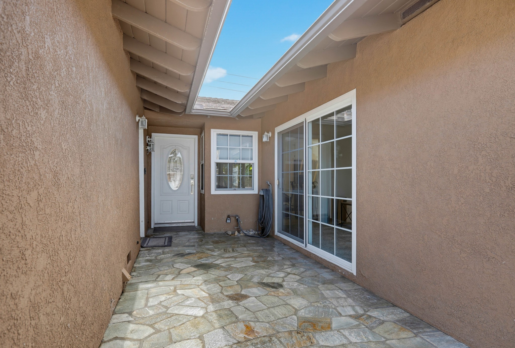 Virtual tour photo 9 of 73 for 16302 Nassau Ln