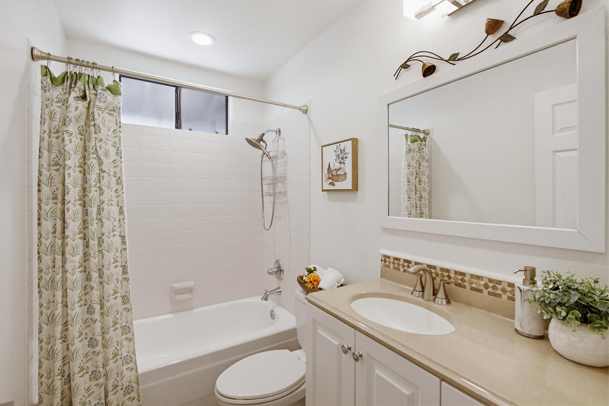 Virtual tour photo 33 of 56 for 16376 Av. Venusto UNIT D