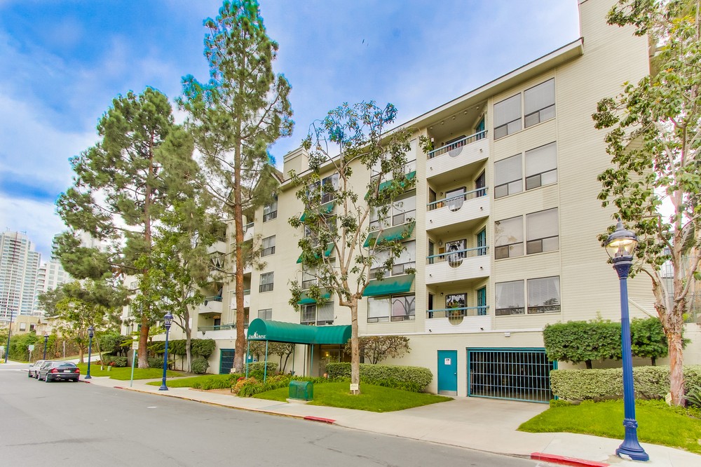 Virtual tour photo 4 of 66 for 1640 10th Avenue #301