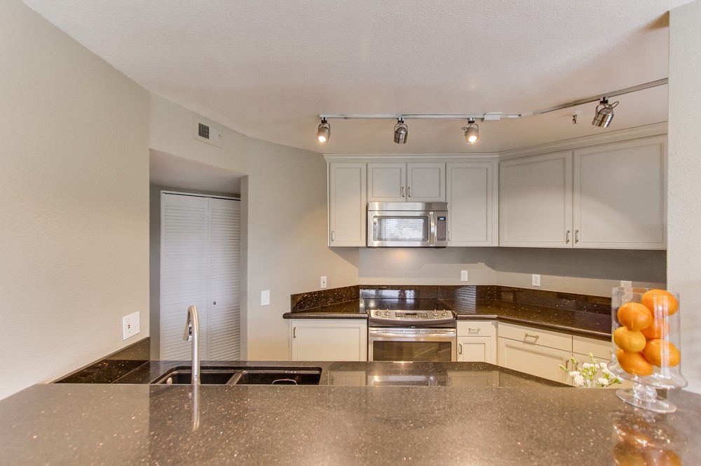 Virtual tour photo 22 of 66 for 1640 10th Avenue #301