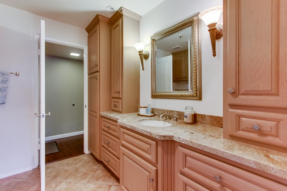 Virtual tour photo 51 of 66 for 1640 10th Avenue #301